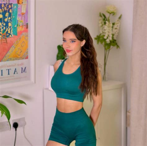 Full Name: Kaitlyn Siragusa | Nationality: United States | Twitch Followers : 2.5M+. One of the most talked-about girl streamers on the planet, Amouranth, is also one of the most famous (sometimes controversial) celebrities on Twitch. Her real name is Kaitlyn Siragusa, and she is best known for her cosplays, ASMR, and IRL streams. 